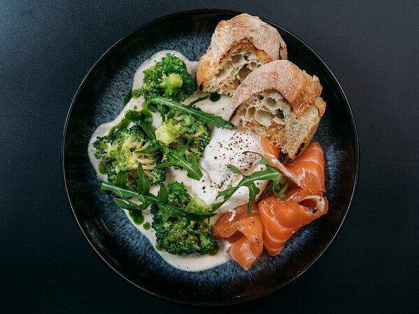 Прага - Запеченная брокколи с ореховым соусом