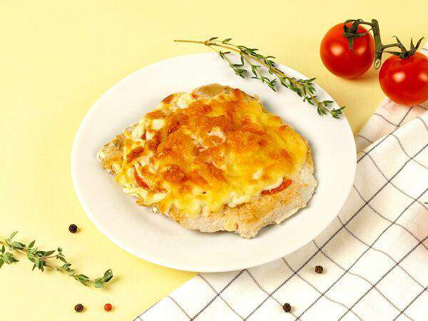 Простая еда - Свинина с томатами и сыром