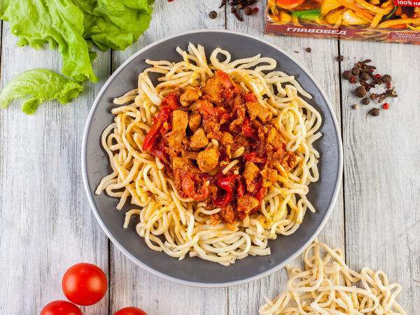 Горячий обед - Лапша с курицей в устричном соусе