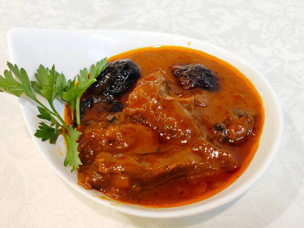 Брусника - Говядина с черносливом