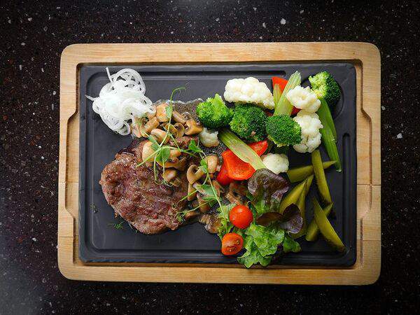 Panorama lounge bar - Медальоны из телячьей вырезки