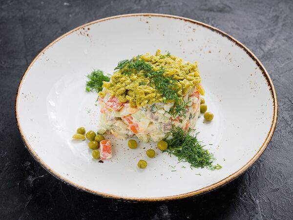 Хачапури и хинкали - Салат Оливье с говядиной