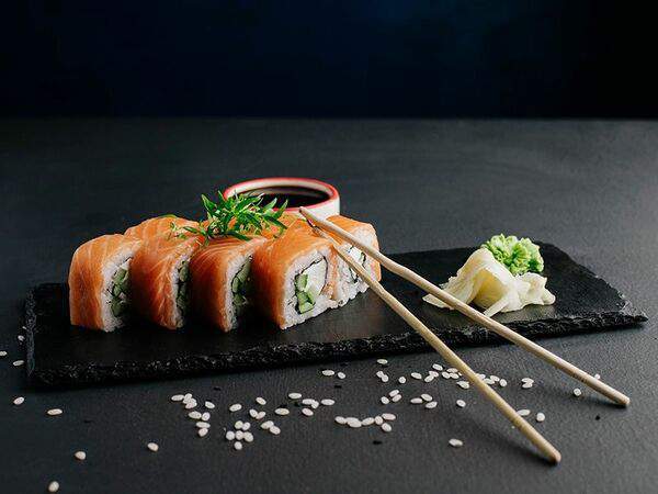 Молодость Kitchen & Bar - Ролл Филадельфия