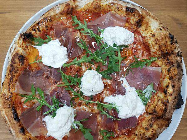 Pizza Napoli - Парма и Страчателла