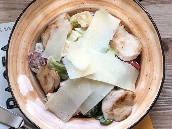 La Pasta - Салат Цезарь с курицей