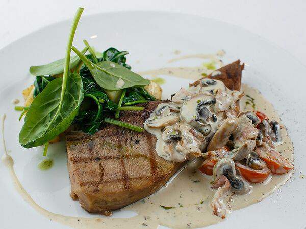 Верещагин - Язык гриль с картофелем и шпинатом