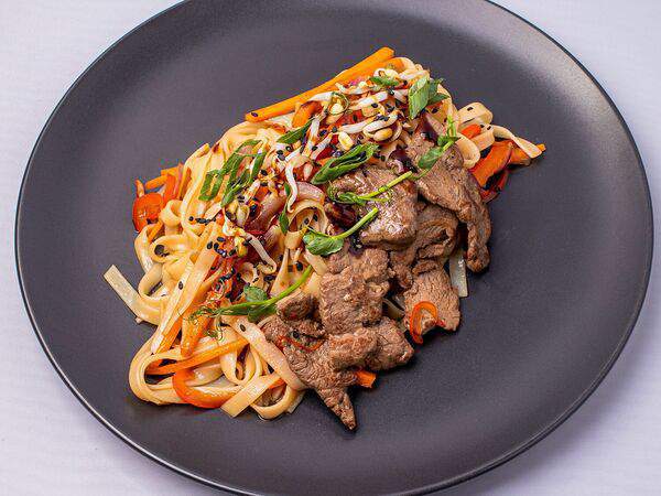 Poke Room - Фунчоза с говядиной и овощами