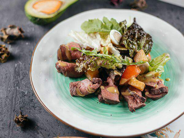 Benny Kitchen - Салат с ростбифом