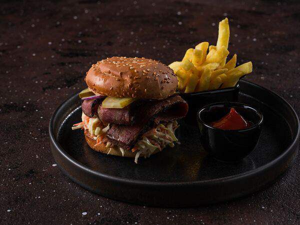 Engineer - Бургер с котлетой из мраморной говядины