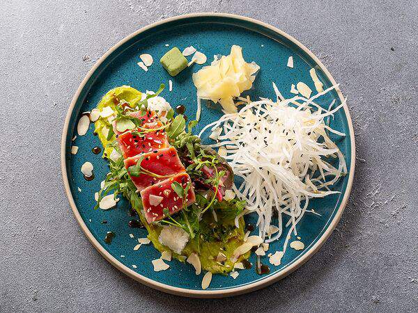 Goya - Татаки ролл с тунцом, папайей и манго