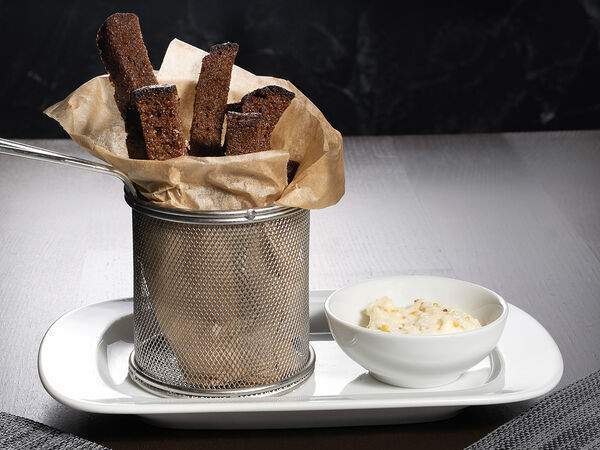 О2 кафе - Гренки чесночные с сырным соусом