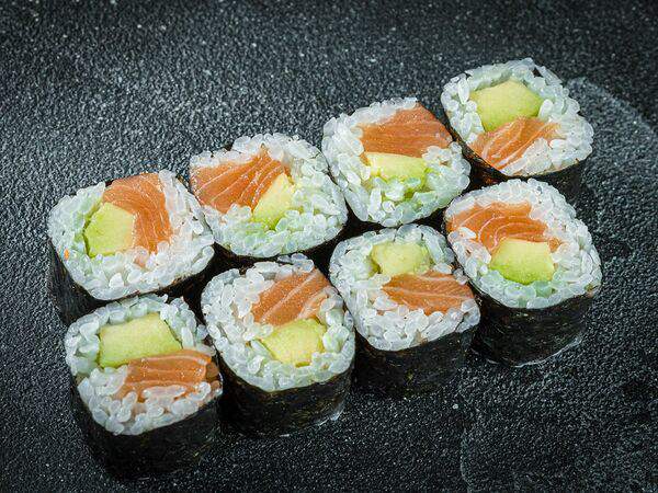 Jimoto - Маки-ролл с лососем и авокадо
