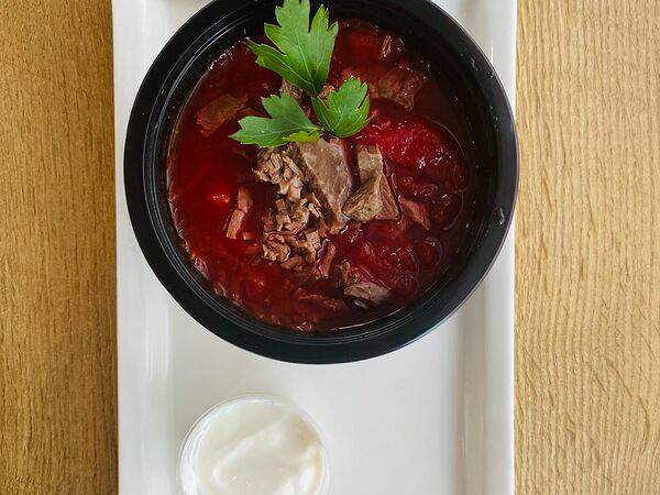 Ibis Kitchen - Борщ с говядиной и сметаной