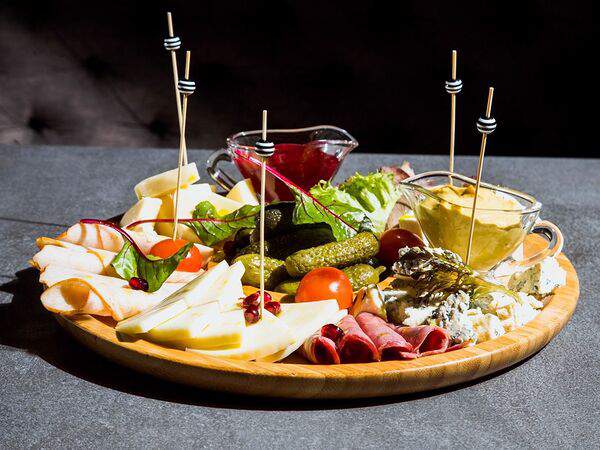 Loft Cafe - Итальянская доска из закусок