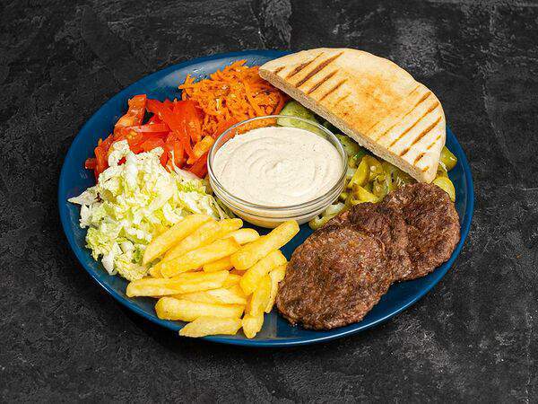 BBQ Shaverma - Шаверма с говядиной на тарелке