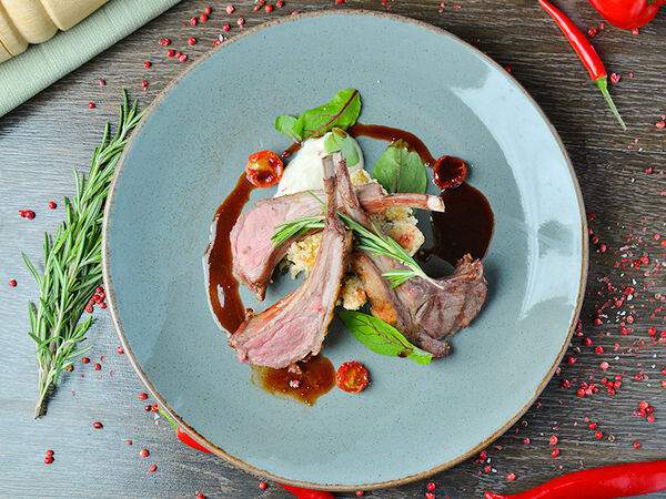 Ресторан Старый Город - Каре ягненка с кускусом и печеными овощами