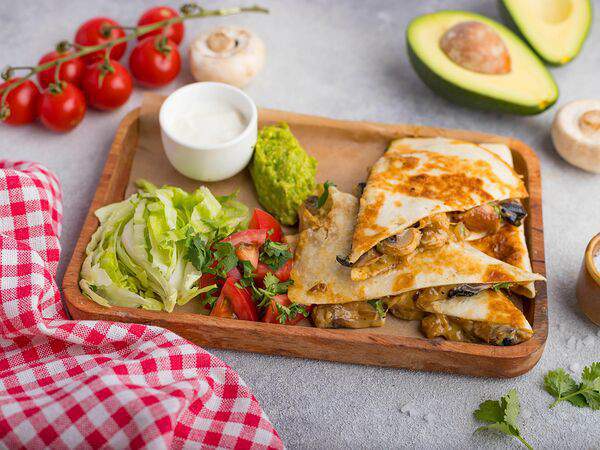 Apollo café - Кесадилья с белыми грибами