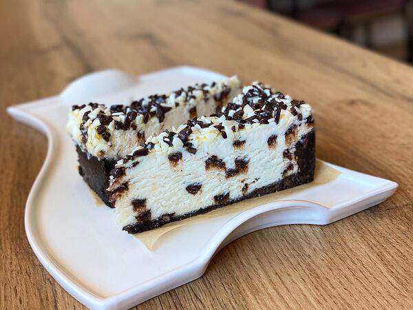 Yummy coffee shop - Чизкейк с шоколадной крошкой