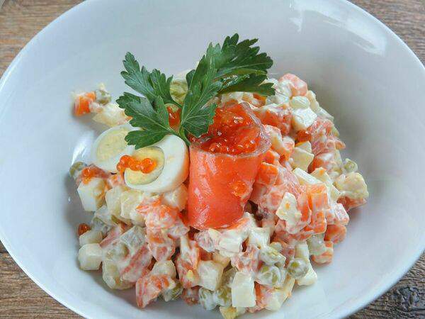 Дюжина - Салат от Люсьена Оливье с лососем