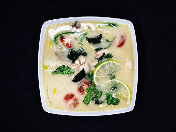 Mr Khan - Том Кха