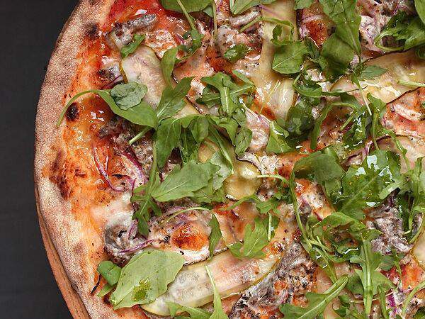 The Odi - Пицца с говядиной, маринованным огурцом и грибами