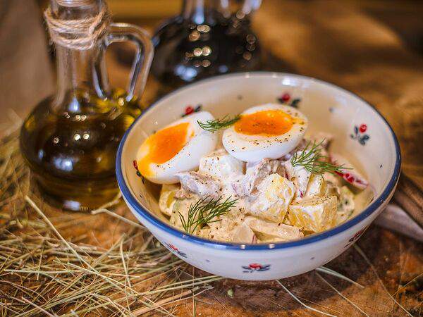 Сыроварня - Деревенский салат с печенью трески