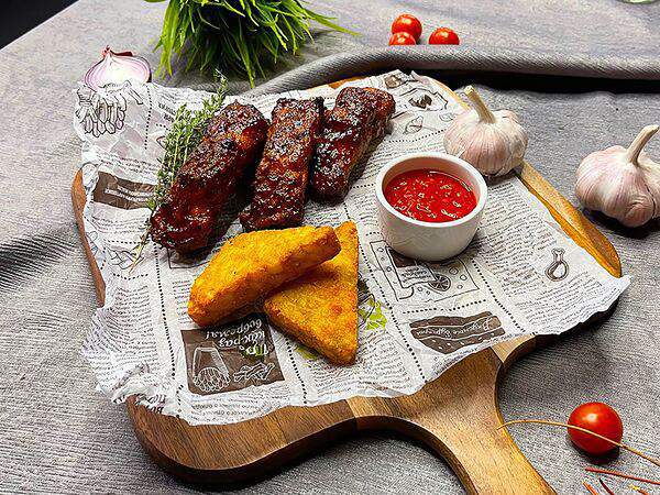 Black wood lounge bar - Свиные ребрышки под пикантным соусом Конфитюр