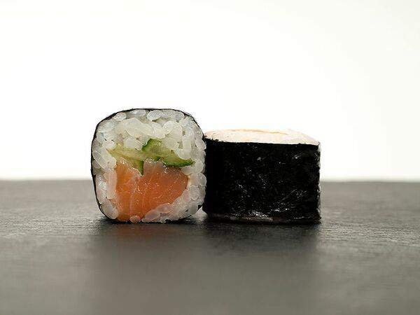 Kioto - Ролл Лосось и огурец