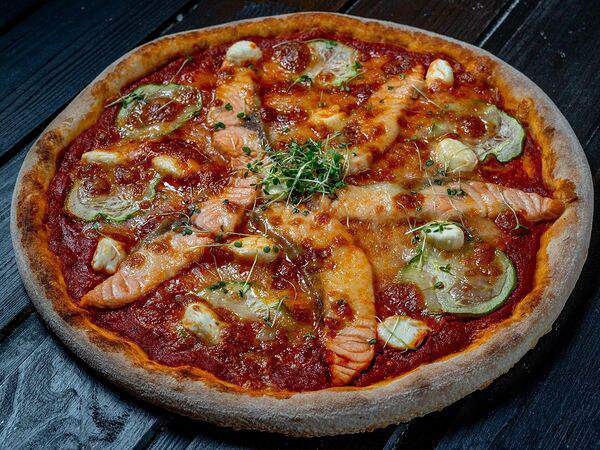 12 - Эльзасская пицца с лососем и творожным сыром