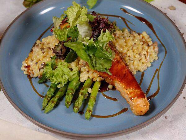 Сан пицца - Филе лосося с птитимом и спаржей