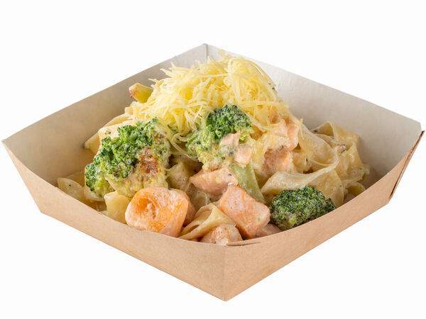 La Pizza & Sushi - Паста с лососем и брокколи