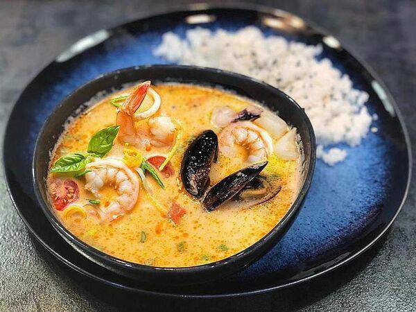 Maru - Том Ям Тхале с морепродуктами