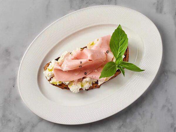 IL SOLO pizza & pasta - Брускетта с рикоттой мортаделлой