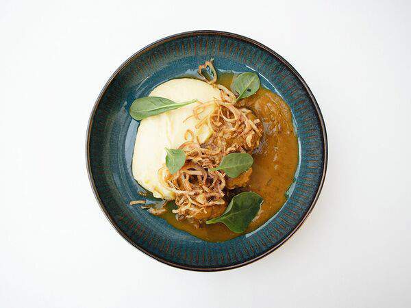 Гнездо - Телячьи щеки с пюре из печеного картофеля