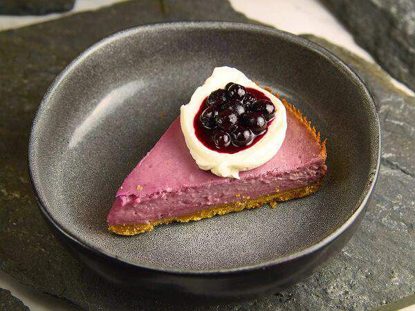 Lava Grill - Чизкейк из черной смородины