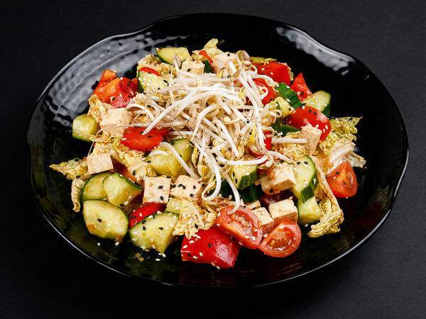 Joly Woo - Салат-микс с тофу