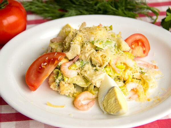 Трактир Старый Амбар - Салат Цезарь с креветками