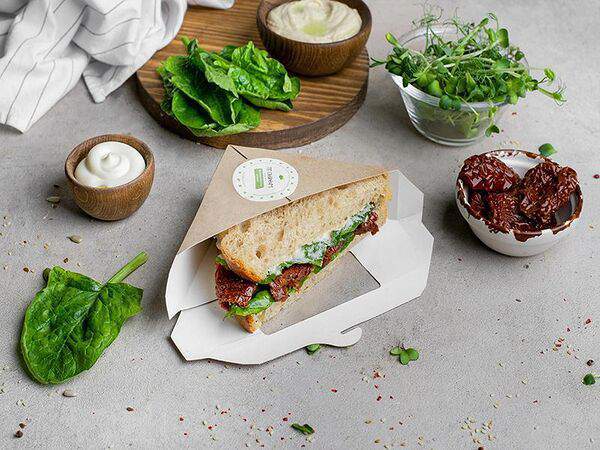 Душевная кухня - Сэндвич с хумусом и вялеными томатами