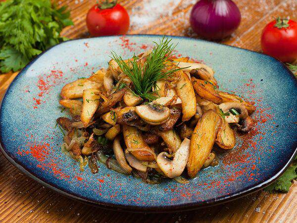 Трапеза - Грибы жареные с картофелем и луком