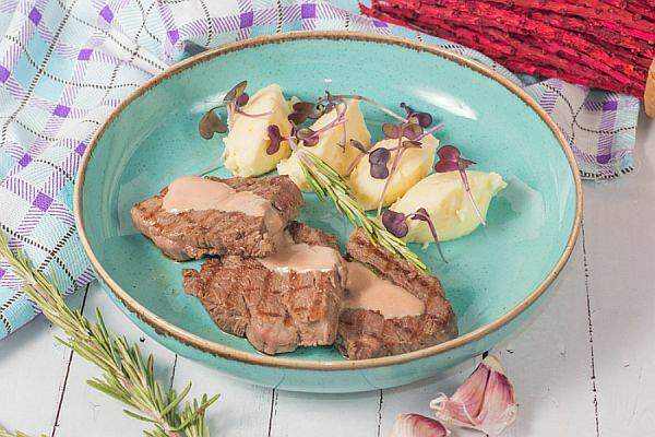 Луиджи - Медальоны из говядины с пюре