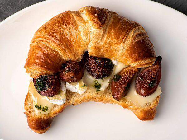 Кофефорния - Круассан Камамбер-инжир