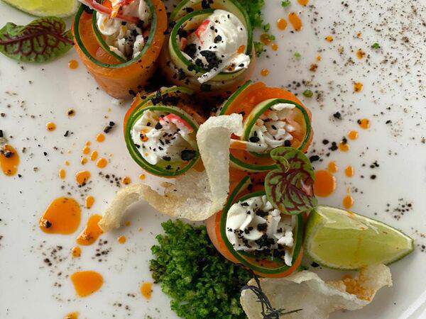 Шенген - Инвольтини из лосося и огурца с сыром Филадельфия и снежным крабом