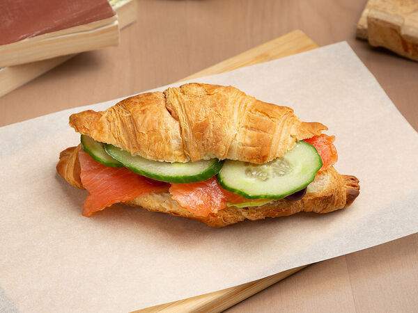 Порт-брю - Сэндвич с лососем на классическом круассане