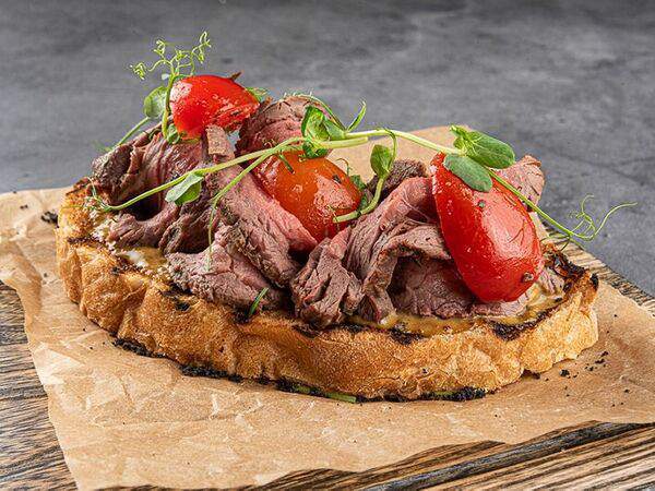 Duran Bar & Grill - Брускетта с ростбифом