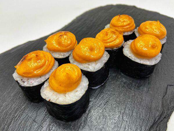 Tokyo Box - Ролл Запечённый с лососем и перцем