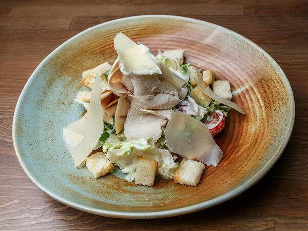 Hookah Place by Smokkin - Салат Цезарь с куриным филе