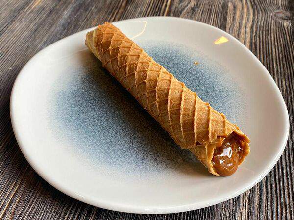 Ресторан и бистро "Чаща" - Вафельная трубочка с вареной сгущенкой