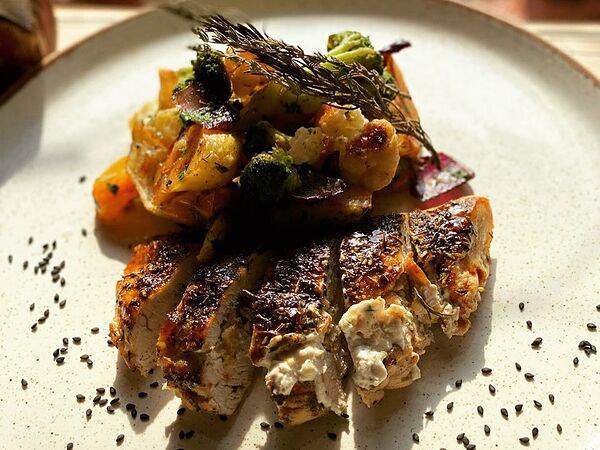 Кабинет - Запечённое куриное филе с арахисом и творожным сыром