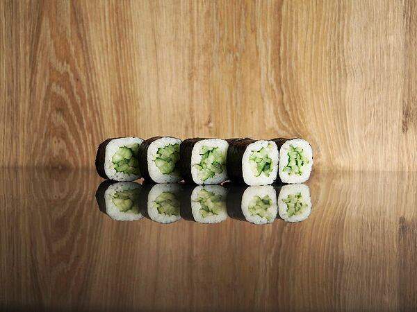 Mango - Классический ролл с огурцом