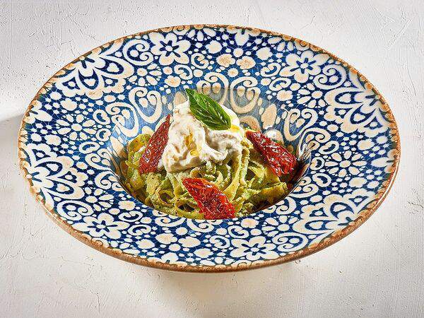 Pizzarella36 - Феттуччине с сыром страчателла, томатами и соусом песто